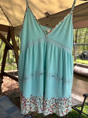 POL Light Aqua Ribbed V-Neck camisole top with Floral Trim
